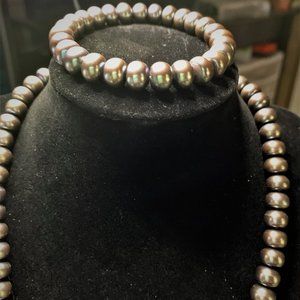 IRIDESCENT GREY BEADED NECKLACE AND BRACELET SET